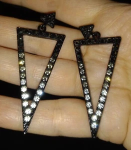 ORECCHINI TRIANGOLARI VINTAGE PENDENTI GOCCIA TRAFORATA ORECCHIE SORPRENDENTI SCINTILLANTI ANNI 80 90 - Foto 1 di 24