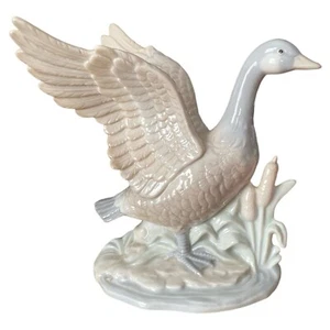 Signed George Good Gaylord Duck Goose Porcelain Figurine 5.75” Vintage Decor - Picture 1 of 8