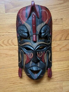 VTG Jambo, Kenya - Wall Art -Tribal Mask-Hand Carved Wood- Paint-Black, Tan, Red - Picture 1 of 4