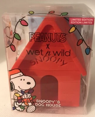 Estuche de esponja de maquillaje Peanuts X Wet n Wild Snoopy's para casa de perros con capacidad para 2 esponjas Foto 1 de 4