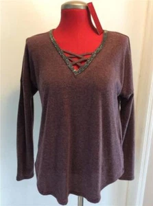 New JENNIFER LOPEZ plum fig strappy v neck tee sweater L marcasite studded top - Imagen 1 de 1