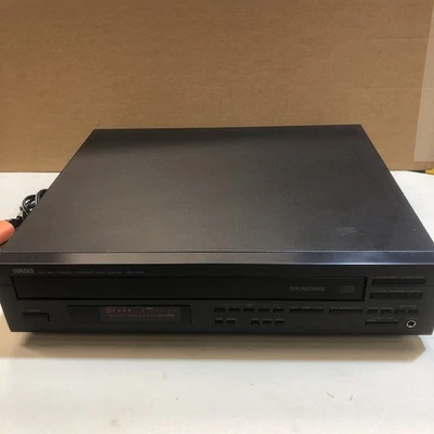 Reproductor de discos compactos Yamaha CDC-645 se enciende pero la bandeja de CD no se abre Foto 1 de 4