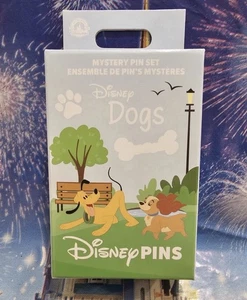 Disney Parks Pins - VERSIEGELT Disney Hunde Mystery Pin Set Box (2 Pins innen) - Bild 1 von 3