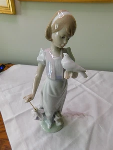 Lladro Figurine Spain Summer Stroll Girl with Cat & Bird 7611 - Picture 1 of 10