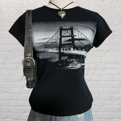 Camiseta bebé vintage Y2K M Golden Gate Bridge estrás mcbling negra gráfica artística Foto 1 de 4