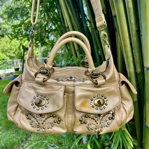 Raro Bolso Isabella Fiore Doble Asa Hombro Tachonado Cuero Dorado Hobo LEER - Imagen 1 de 17