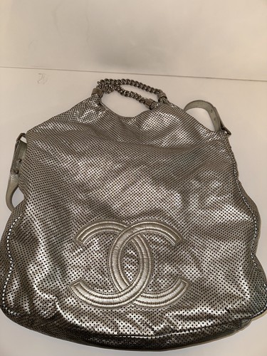 Borsa jumbo Chanel TM08 argento in pelle rodeo drive hobo logo CC catena