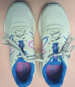 Ladies Athletic Shoes-New Balance 520-Size 7-Gently Used - Picture 1 of 3