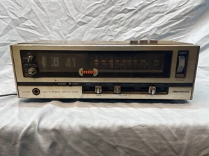 Soundesign Model 3933B AM FM Stereo Flip Clock SEE NOTES - Picture 1 of 16