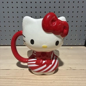 Sanrio Hello Kitty 3D 22 Unzen Keramiktasse rote Schleife Körper Weihnachten - Bild 1 von 6