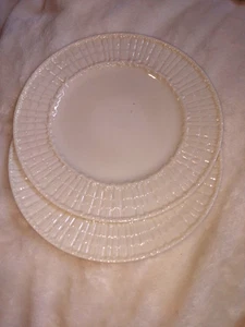 2 piatti da pranzo Belleek Limpet bianchi 8 1/2 pollici 3° marchio nero - Foto 1 di 3