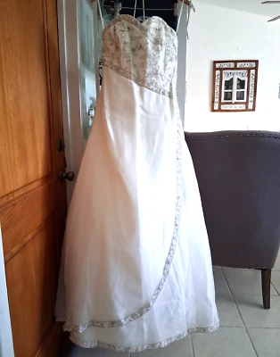 Vestidos de noiva de jasmim elegantes, sem alças com silhueta de duquesa tamanho 16 💕 - Imagem 1 de 4