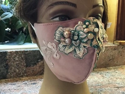 Mascarilla facial suave malva púrpura claro crema y aplique de flores verdes ¡brilla! Foto 1 de 4