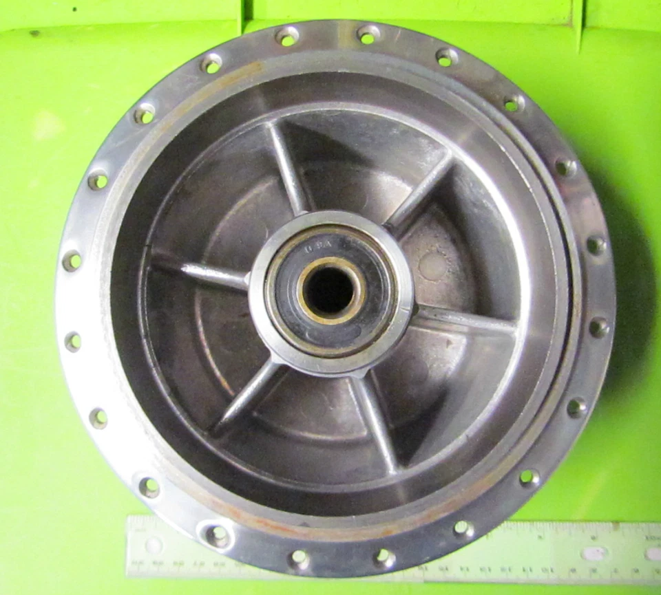 Buje de rueda trasero Rickman NOS 125 MX o SD 40 orificio de radios p/n R015 05 209 R01505209  Foto 1 de 4