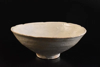 S2447: XF Chinese glay glaze Flower sculpture Wreathe-shaped TEA BOWL Chawan - Image 1 of 4