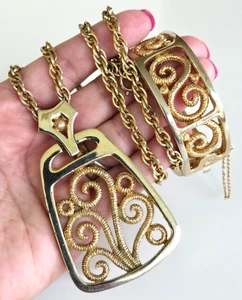 Vintage Gold Tone Floral Swirl Doorknocker Pendant Necklace 21" & Bracelet Set - Picture 1 of 15