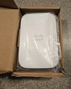 Cisco AIR-CAP702W-A-K9, brand new, in the box with the mounting plate included - Picture 1 of 3
