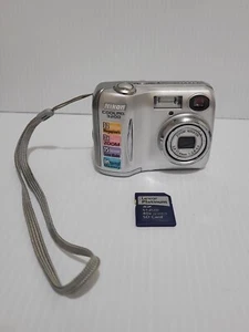 Nikon Coolpix 3200 Digital Camera (E3200) 3.2 MP 3.0x Optical Zoom + Memory Card - Picture 1 of 9