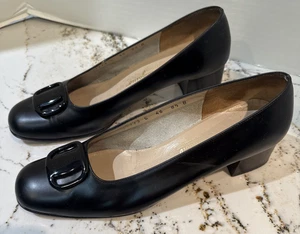 Scarpe Ferragamo nere usate 8,5B pelle tacco a blocco fibbia davanti - Foto 1 di 5