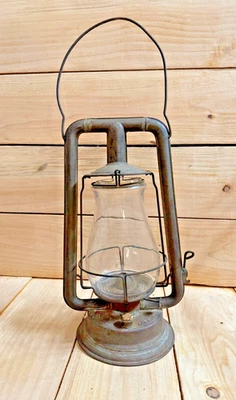 Vintage CLIPPER Oil Lantern – Rustic Metal Kerosene Lamp with Glass Globe - Image 1 of 4
