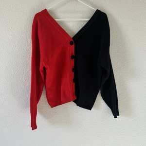 Suéter De Colección Gantos Harley Quinn Algodón Color Negro Botón Trasero Para Mujer Mediano - Imagen 1 de 9