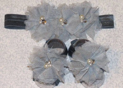 Diadema triple flor de tul con joyas con flores descalzas a juego Foto 1 de 2