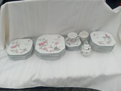 Flores de seda continentales Mikasa 36 piezas. Platos tazas platillos nuevos o escoger cuencos Foto 1 de 4