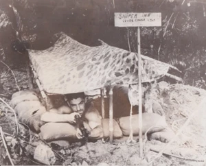 1944 Press Photo WWII US Army Soldier Camouflaged in foxhole at Bougainville - Picture 1 of 2