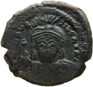 043. Byzantine Bronze Coin. MAURICE TIBERIUS, AE-Follis. Constantinople. VF - Picture 1 of 2