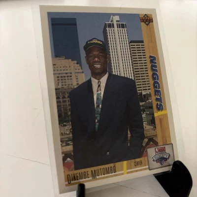 Tarjeta de novato Dikembe Mutombo; 1990-91 cubierta superior # 3 Foto 1 de 4