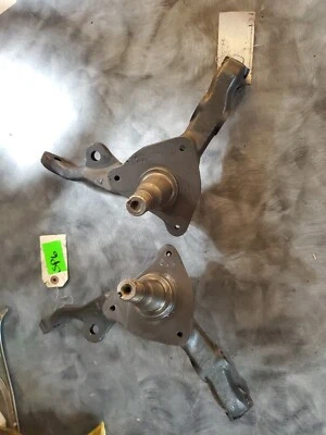 Husillos de freno de disco delanteros D1ZA-AA 1971-73 Ford Mustang/Cougar L+R OEM usados Foto 1 de 4