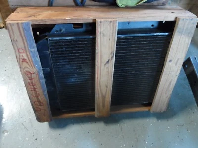 Nuevo de Lote Antiguo 1940 Chevy HD Conjunto Radiador OEM Hot Rod Original De Colección 604270 GM SK  Foto 1 de 4