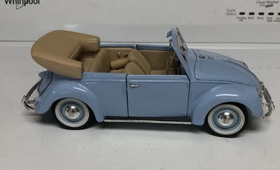 Volkswagen Cabriolet 2 portas conversível escala 1:18 1951 - Imagem 1 de 4