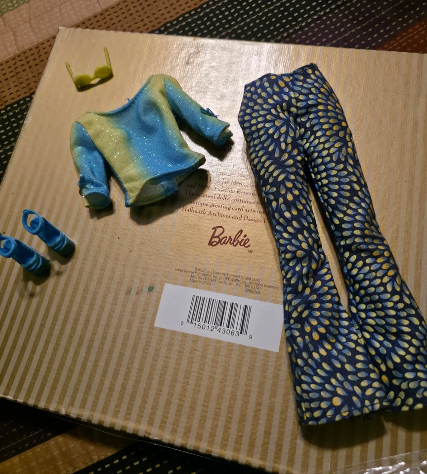 Ropa hecha a mano única en su clase para Barbie, vestido de encaje, sombrero a juego, zapatos. Sin muñeca. Foto 1 de 4