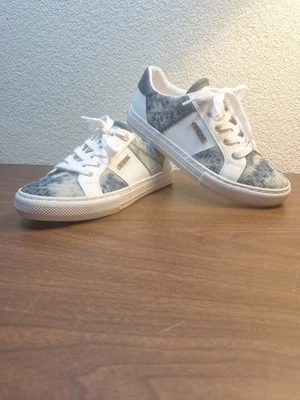 Guess GWLOVEN3 Mujer Zapatillas Talla 8.5 M Cuero Blanco y Azul Foto 1 de 4