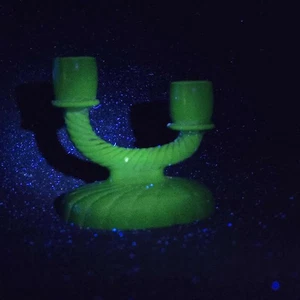 VTG Imperial Glass Newbound Swirl Pattern Emerald Green Double Candlestick UV - Picture 1 of 13