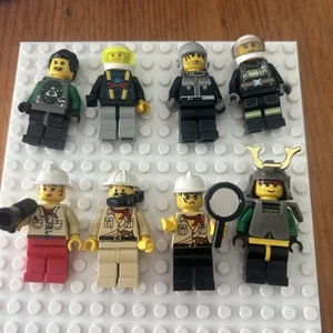 LEGO lot of Space &  Explorers Complete Vintage Minifigures - Picture 1 of 1