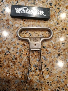 Vintage Wagner Vineyard 2 Prong Cork Bottle Opener By Eli Barry Made In Italy. - Picture 1 of 2
