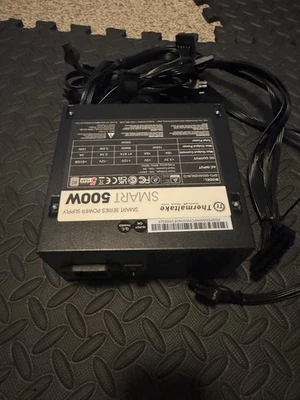 Fuente de alimentación Thermaltake Smart 80 Plus 500w Smart Series PSEL500 T9-B10 usada Foto 1 de 3