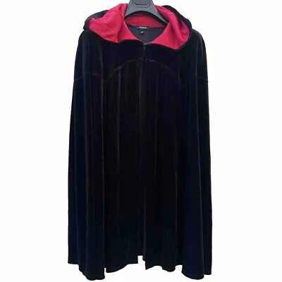 Capa de terciopelo con capucha roja gótica negra espeluznante talla 1/2 tórrida frente abierto  Foto 1 de 4