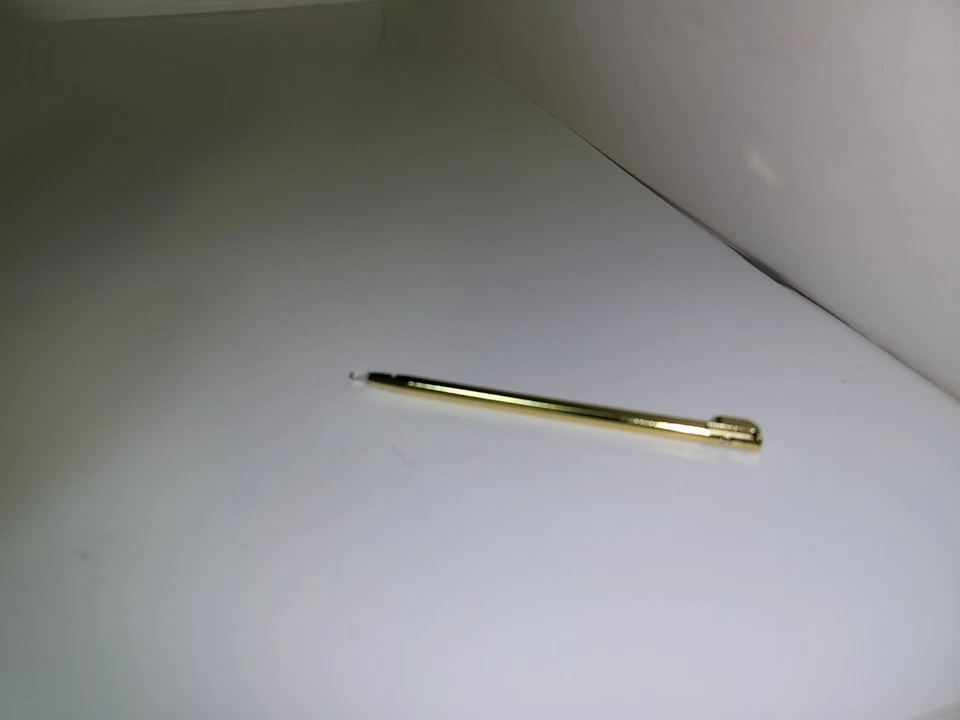 NUEVO lápiz óptico dorado para la consola de sistema Nintendo DSI XL #J11 - Imagen 1 de 1