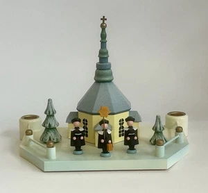 524/25 Farbige Kurrende Kirche mit Kerzenhalter Erzgebirge - Picture 1 of 8