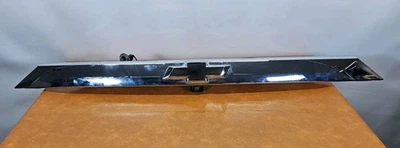 Chevrolet Traverse 2018 2019 puerta trasera moldura con cámara de reversa fabricante de equipos originales usado #A Foto 1 de 4