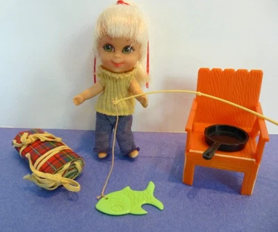 Ropa para muñeca Liddle Kiddle Kampy saco de dormir silla sartén poste de pescado #3753 Foto 1 de 4