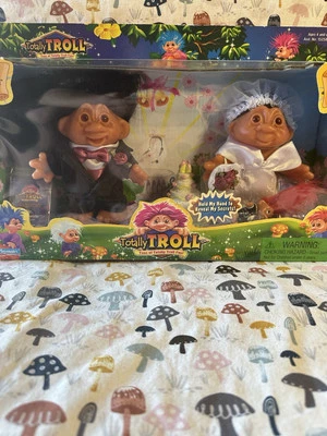 Totally Troll Mr. & Mrs. Twigtwizle Set Recién Casado Playmates Treasure Trolls Nuevo Foto 1 de 4