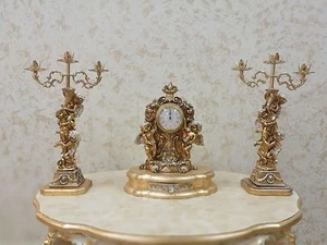 TRIS CANDELIERE A 3 FIAMME E OROLOGIO DA TAVOLO ANGELI LEGNO CERAMICA CRISTALLI - Imagen 1 de 1