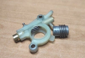 Pompa olio Motosega Alpina Castor CP400 CP450 CP460 CP500 CP510 Di Qualità - Foto 1 di 13