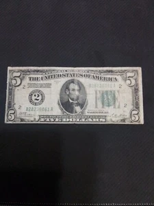 1928A First Issue $5,FRN Circulated Condition, B28236061A. Fr 1951-B. - Picture 1 of 8