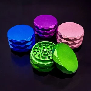 Diamond-Cut Aluminum 4-Piece Grinder 63mm – Spice Grinder with Pollen Catcher - Picture 1 of 12