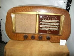 Radio d’epoca MINERVA Modello: Taormina 525/4 Anno 1952-54 - Picture 1 of 2